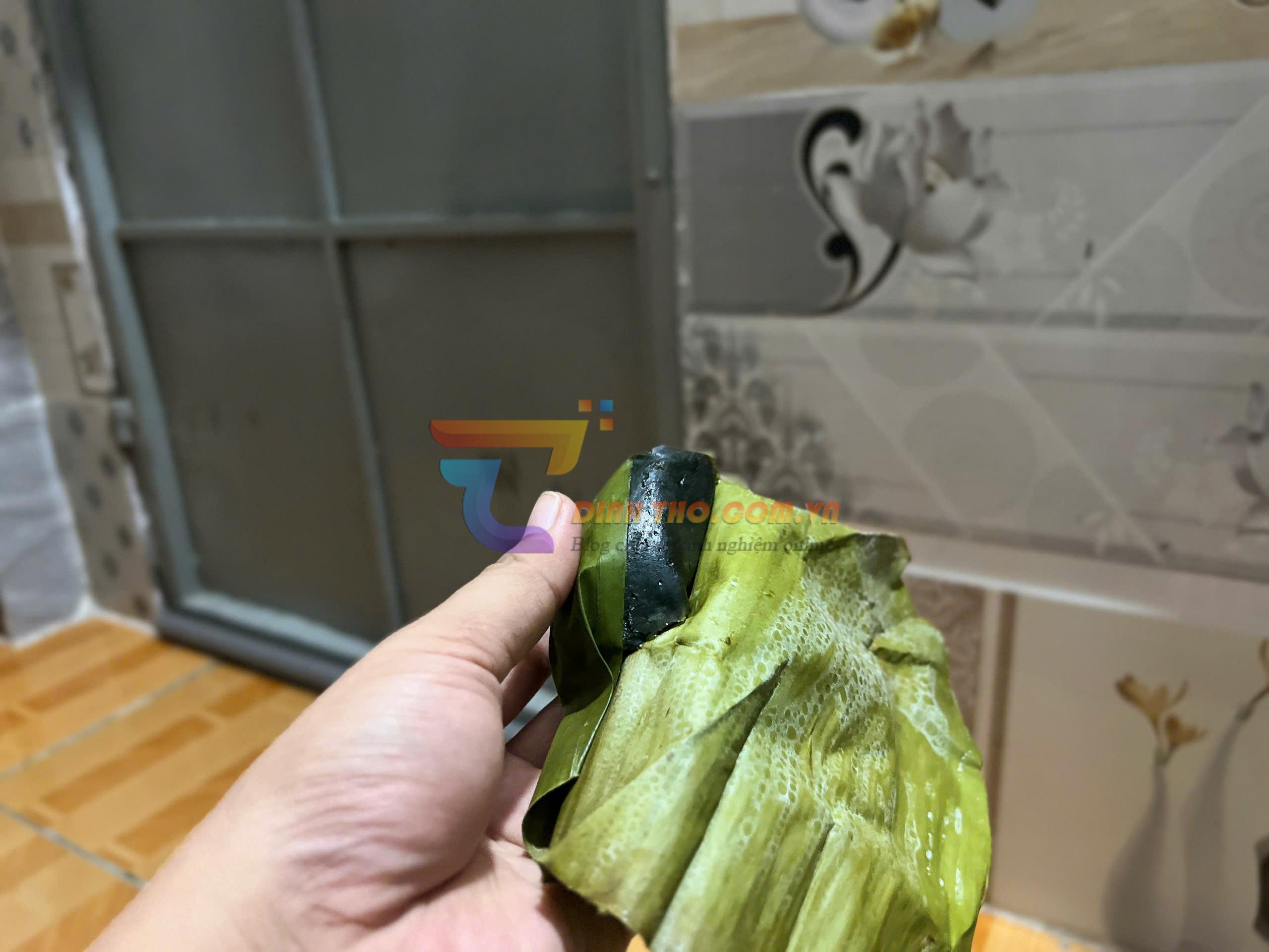 CẬN CẢNH BÁNH ÍT LÁ GAI