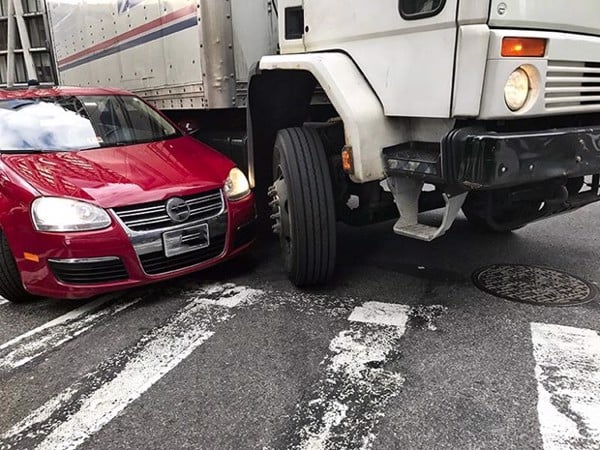 Chú ý điểm mù xe container